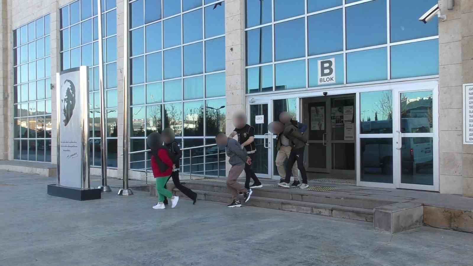 Uşak’ta 4 uyuşturucu satıcısı tutuklandı