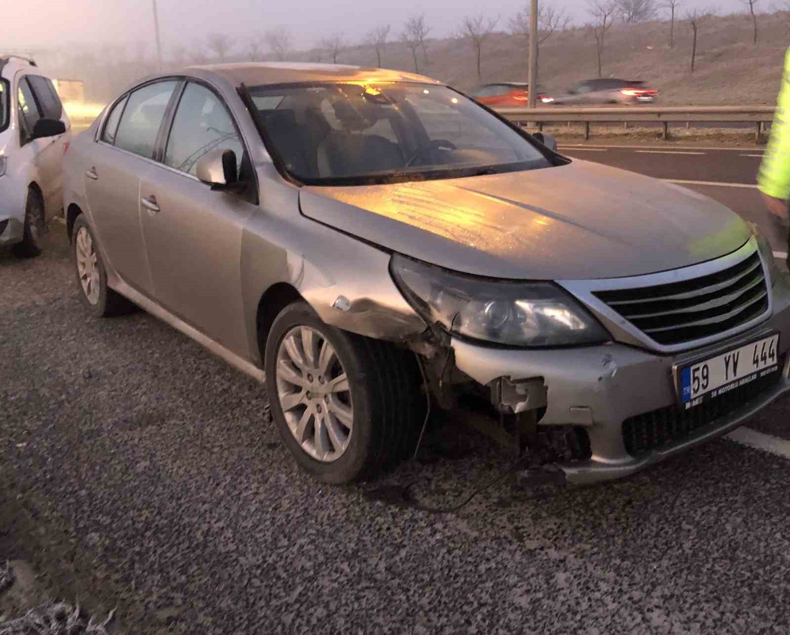 Otomobille &ccedil;arpışan motosikletli ağır yaralandı
