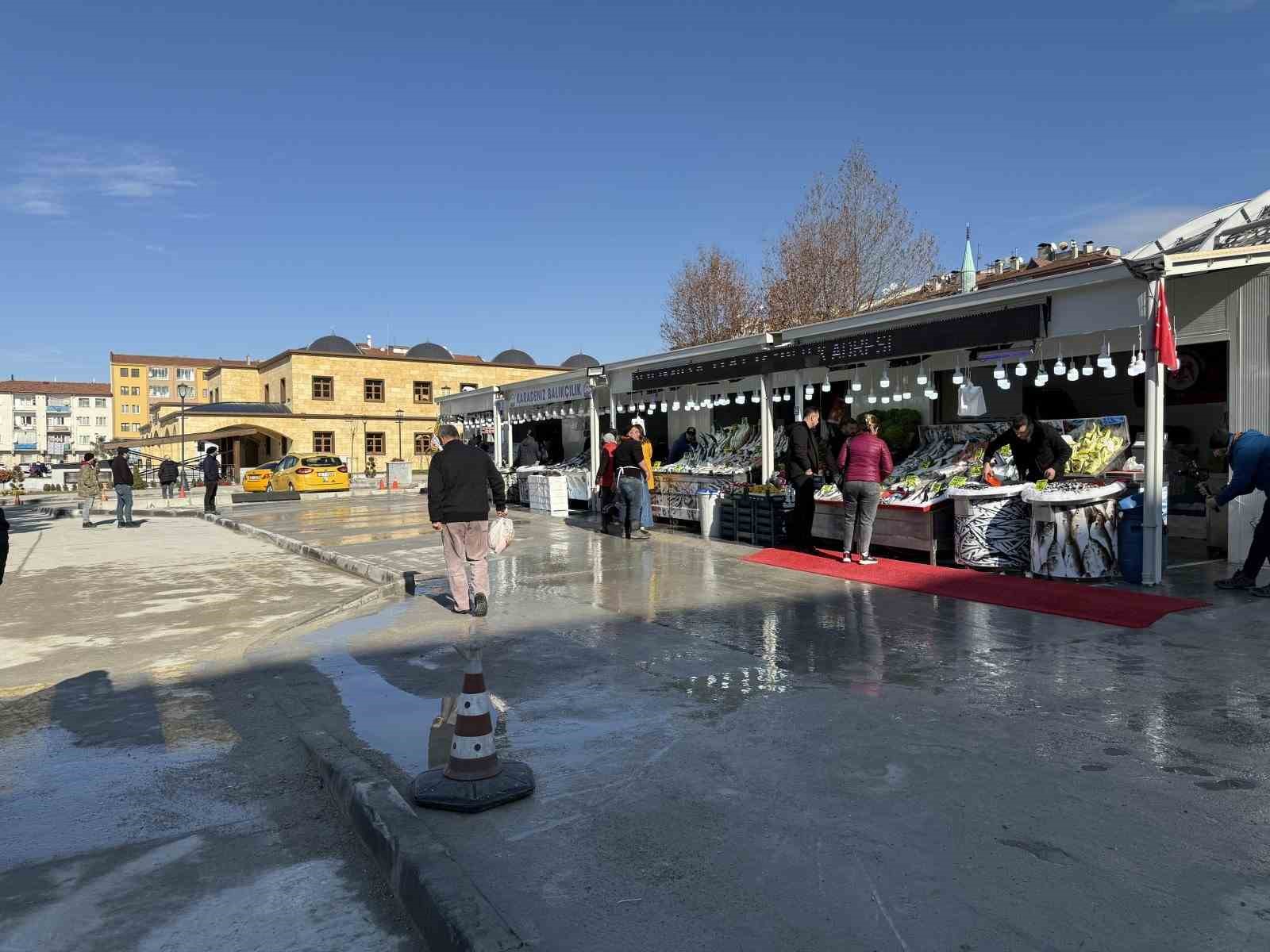 &Ccedil;orum&rsquo;da balık&ccedil;ılar yeni yerinde
