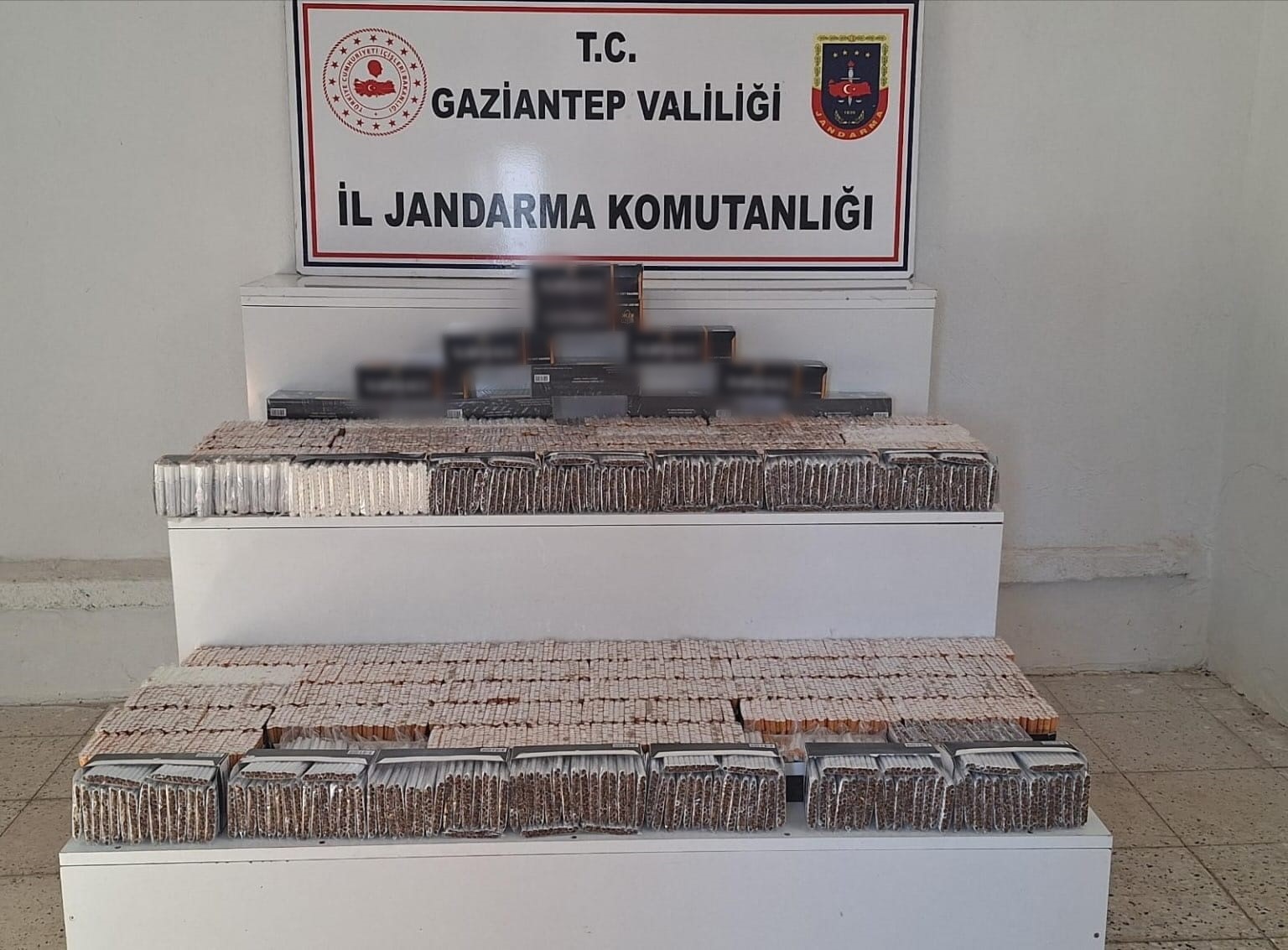 Gaziantep&rsquo;te 1 milyon 708 bin TL değerinde ka&ccedil;ak sigara ele ge&ccedil;irildi: 16 g&ouml;zaltı
