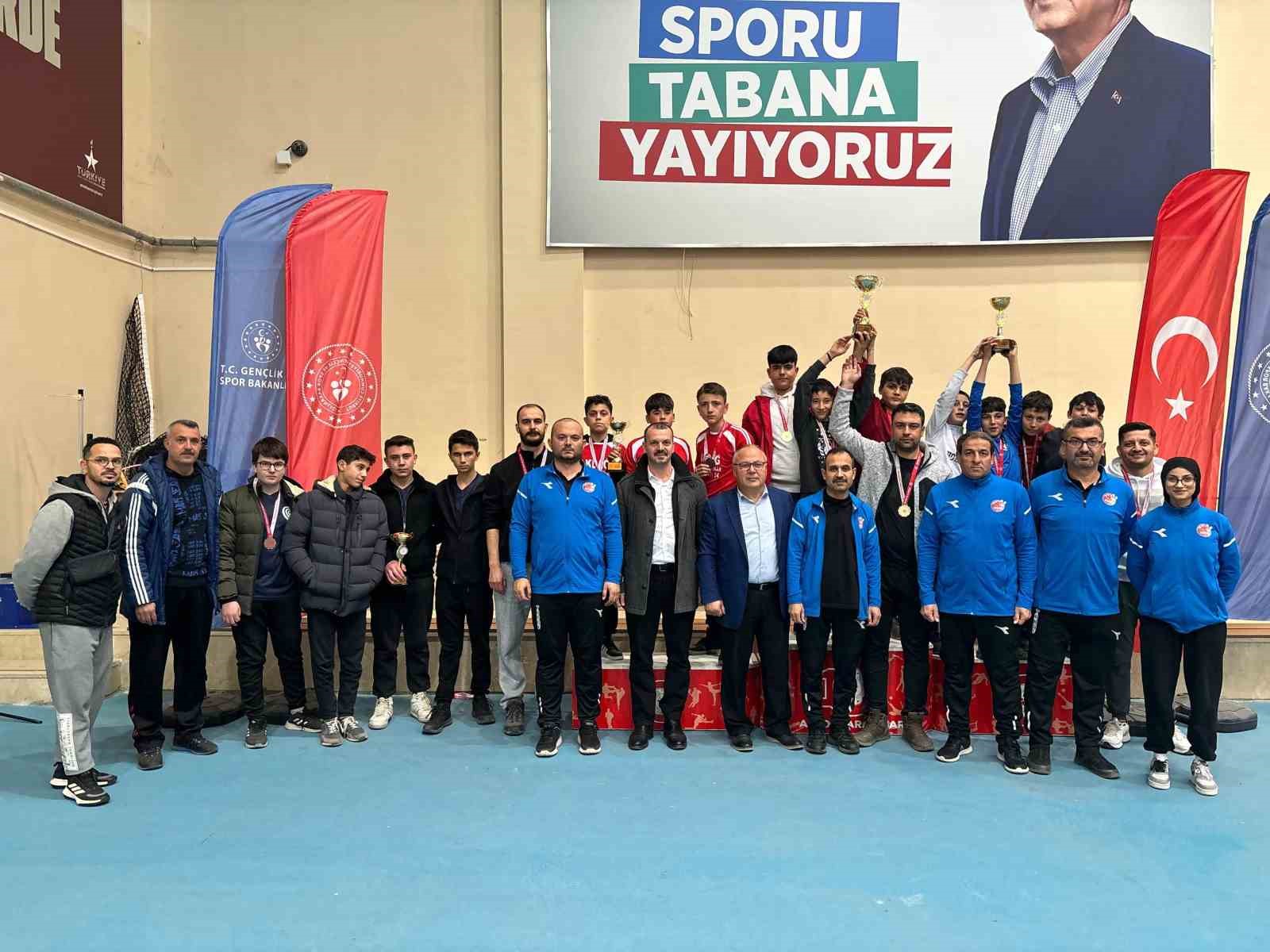 Yıldız Erkekler Dart m&uuml;sabakaları tamamlandı
