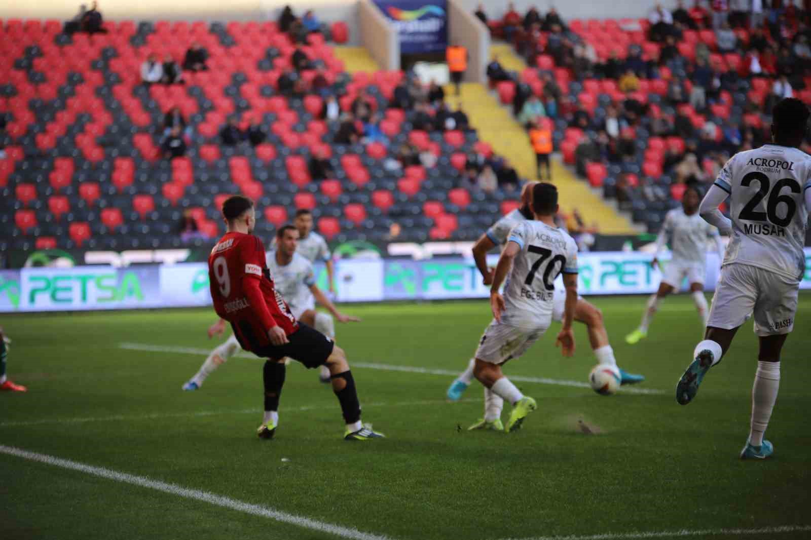 Trendyol Süper Lig: Gaziantep FK: 0 - Bodrum FK: 0  (İlk yarı)