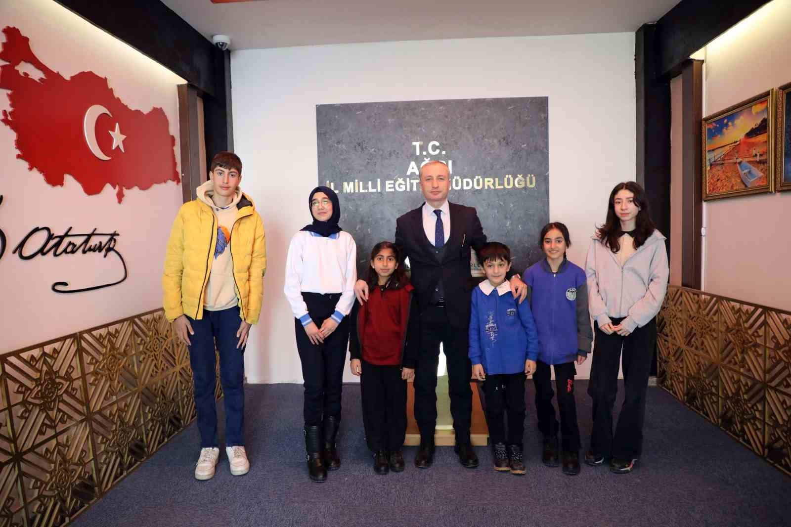 Ağrı Milli Eğitim M&uuml;d&uuml;r&uuml; K&ouml;krek, &ldquo;Dilimizin Zenginlikleri&rdquo; projesi &ouml;d&uuml;llerini verdi

