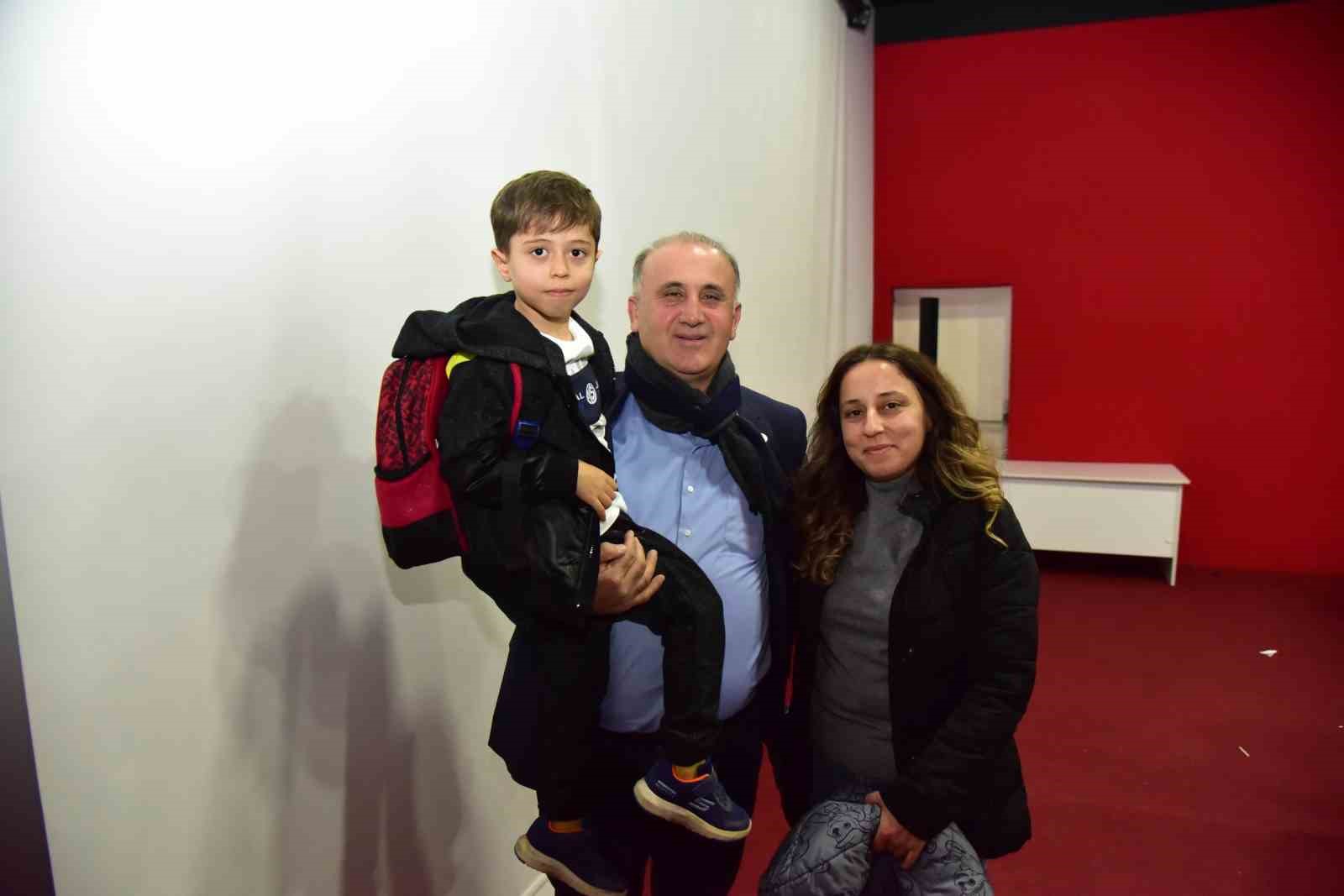 Başkan Kaya&rsquo;dan &ccedil;ocuklara karne hediyesi
