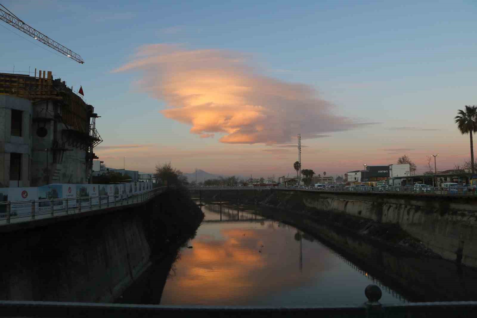 Hatay&rsquo;da mercek bulutları g&ouml;rsel ş&ouml;len sundu
