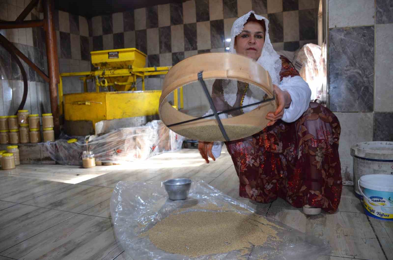 Şırnak’ta sofralara ulaşan tahin su değirmeninde işleniyor