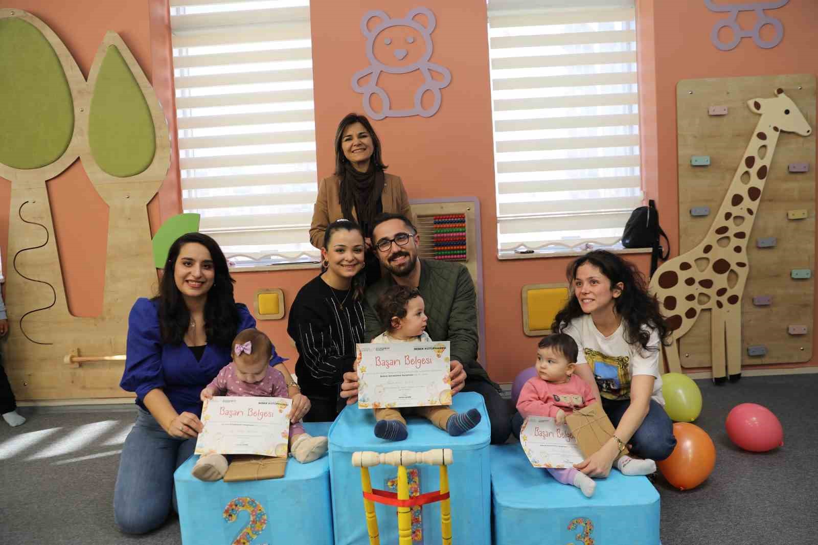 Gaziantep Bebek Kütüphanesi emekleme yarışması renkli görüntülerle yapıldı