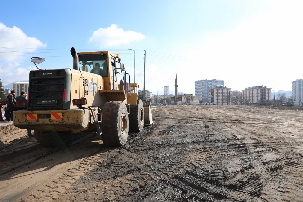 Tacettinveli Mahallesinde çalışmalar tüm hızıyla sürüyor
