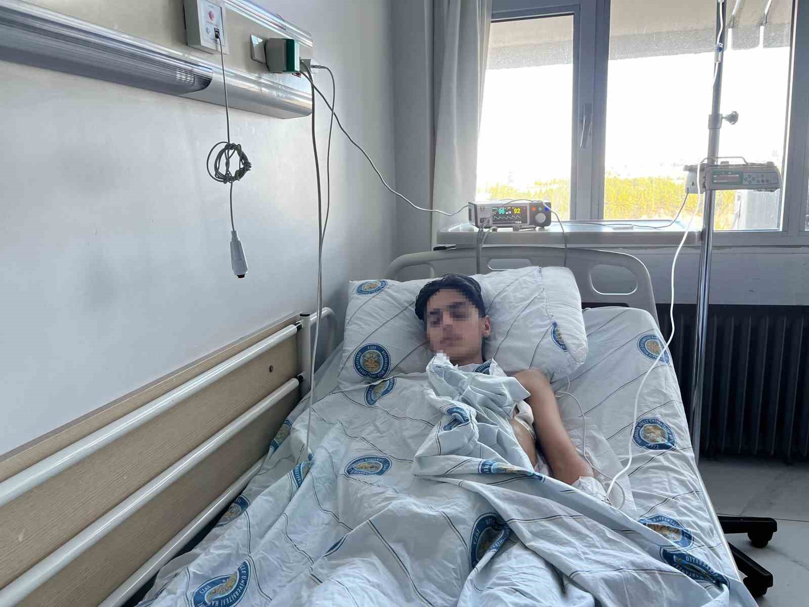 Okey masasında &rsquo;yan baktın&rsquo; tartışmasında 17 yaşındaki çocuk bıçaklandı