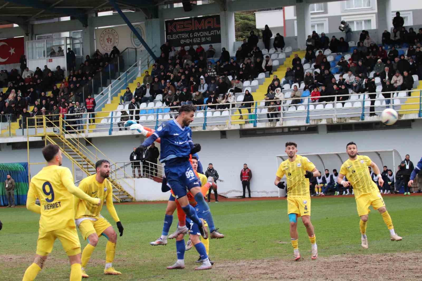 TFF 3. Lig: Pazarspor: 1 - Küçükçekmece Sinop SK: 3