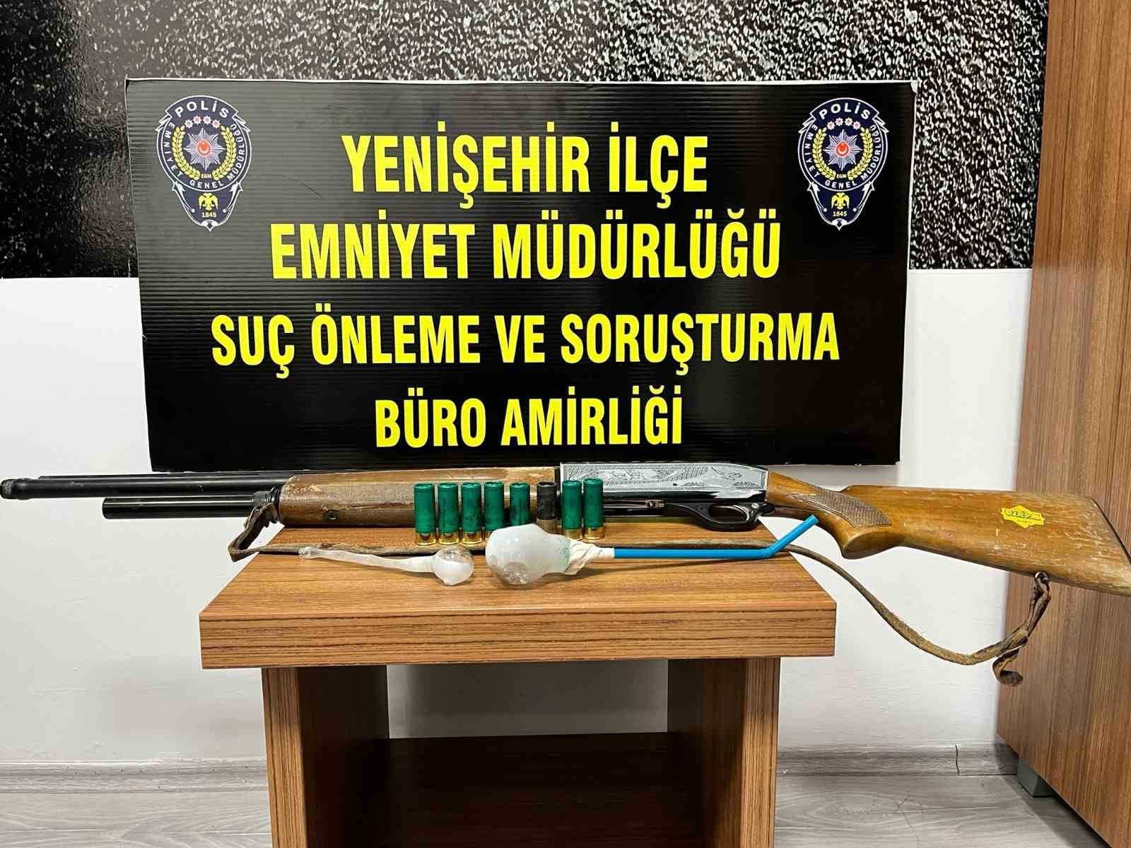 Polislerin şüphelendiği araçta uyuşturucu çıktı