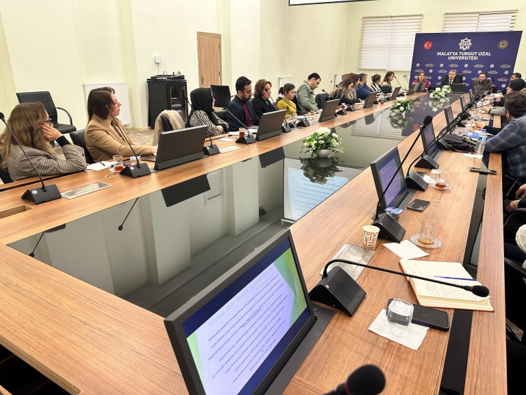 Malatya Turgut &Ouml;zal &Uuml;niversitesi&rsquo;nde proje yazma eğitimi d&uuml;zenlendi

