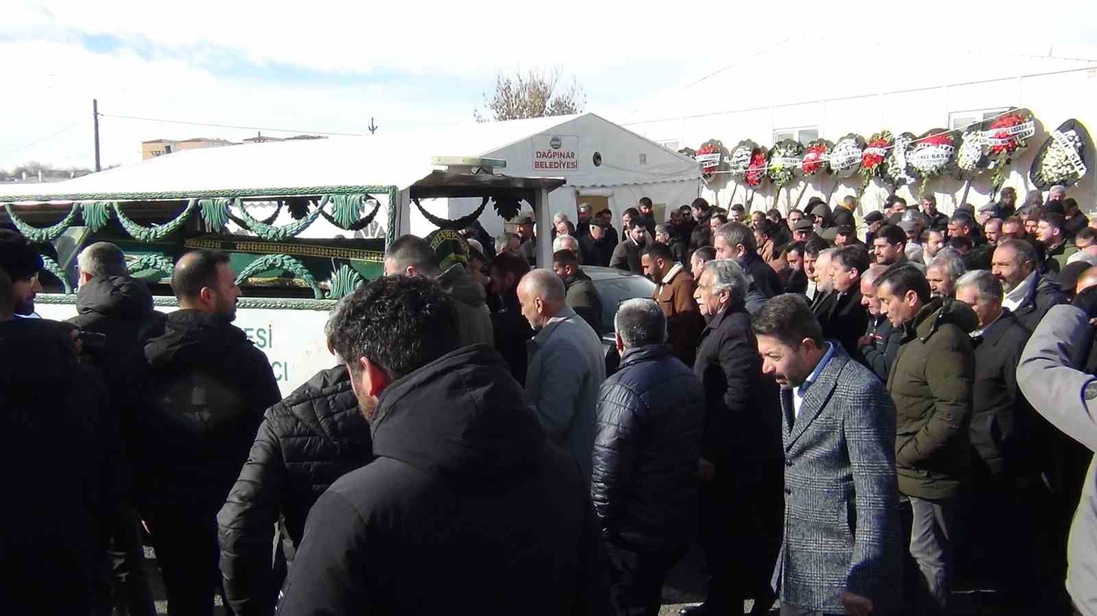 DEM Parti Eş Genel Başkanı Bakırhan&rsquo;ın babası toprağa verildi

