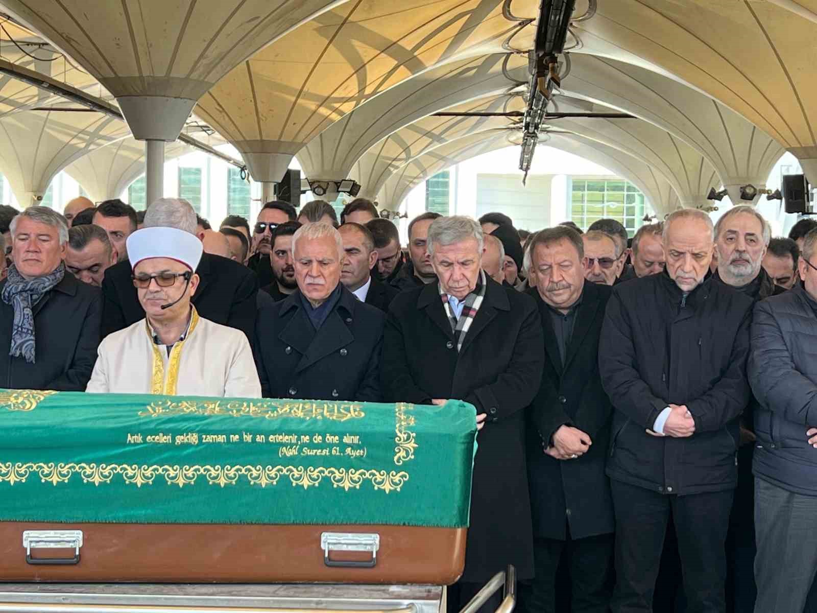 Koray Aydın&rsquo;ın babası son yolculuğuna uğurlandı
