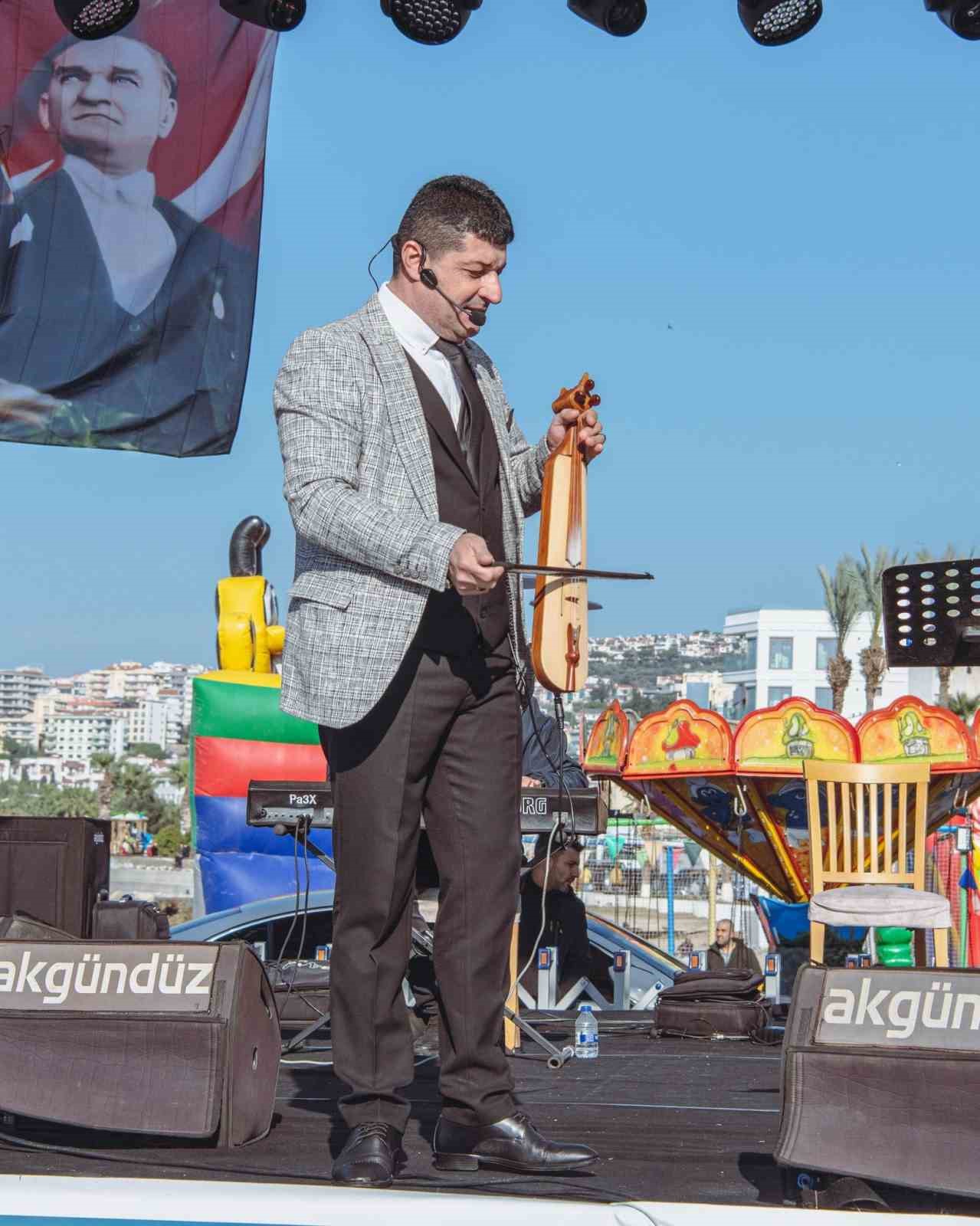 Kuşadası&rsquo;nda Karadeniz r&uuml;zgarı esti
