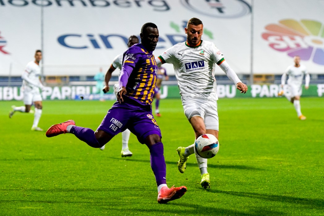 Trendyol S&uuml;per Lig: Ey&uuml;pspor: 0 - Corendon Alanyaspor: 0 (Ma&ccedil; devam ediyor)
