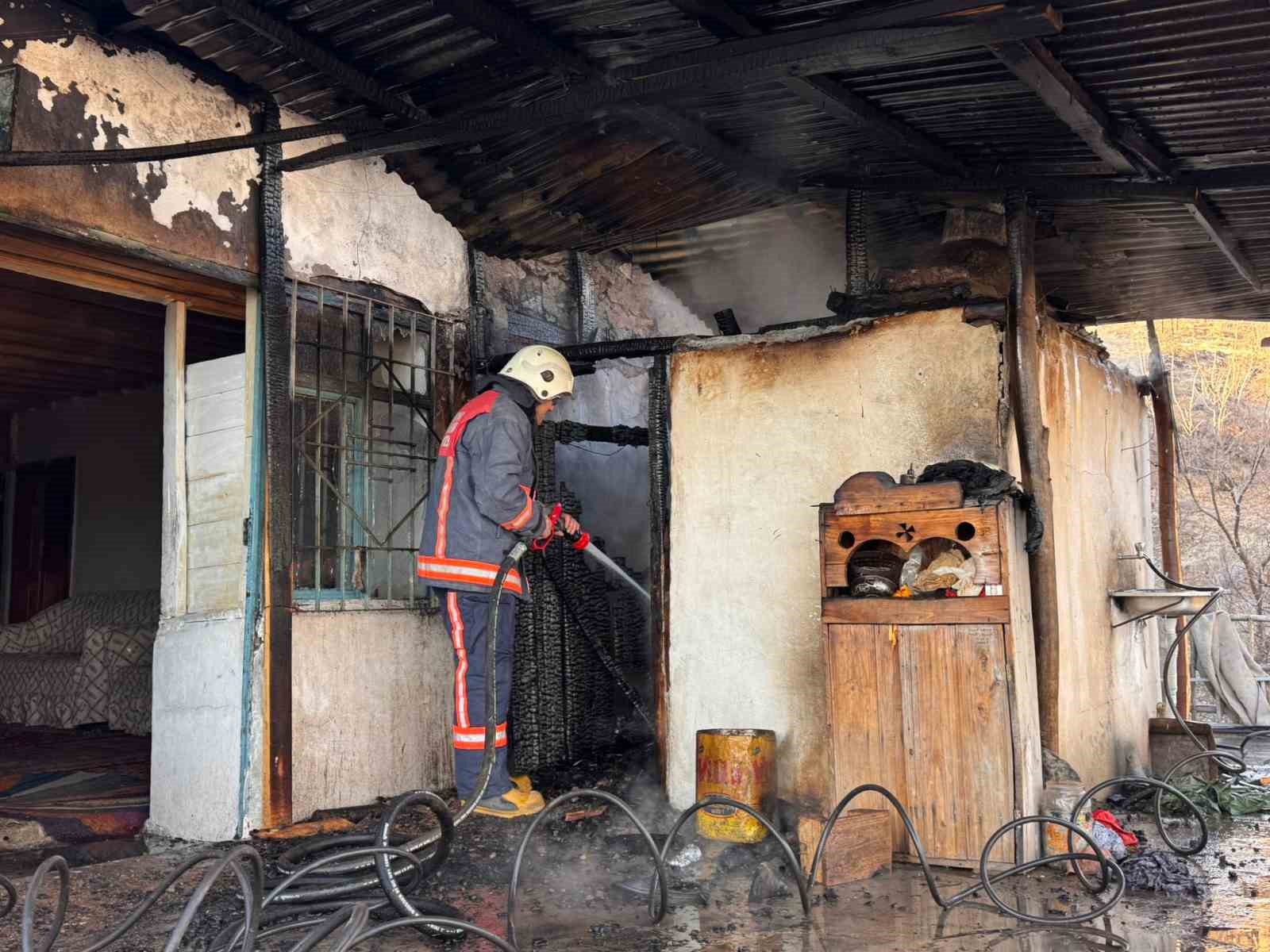 Malatya’da ev yangını