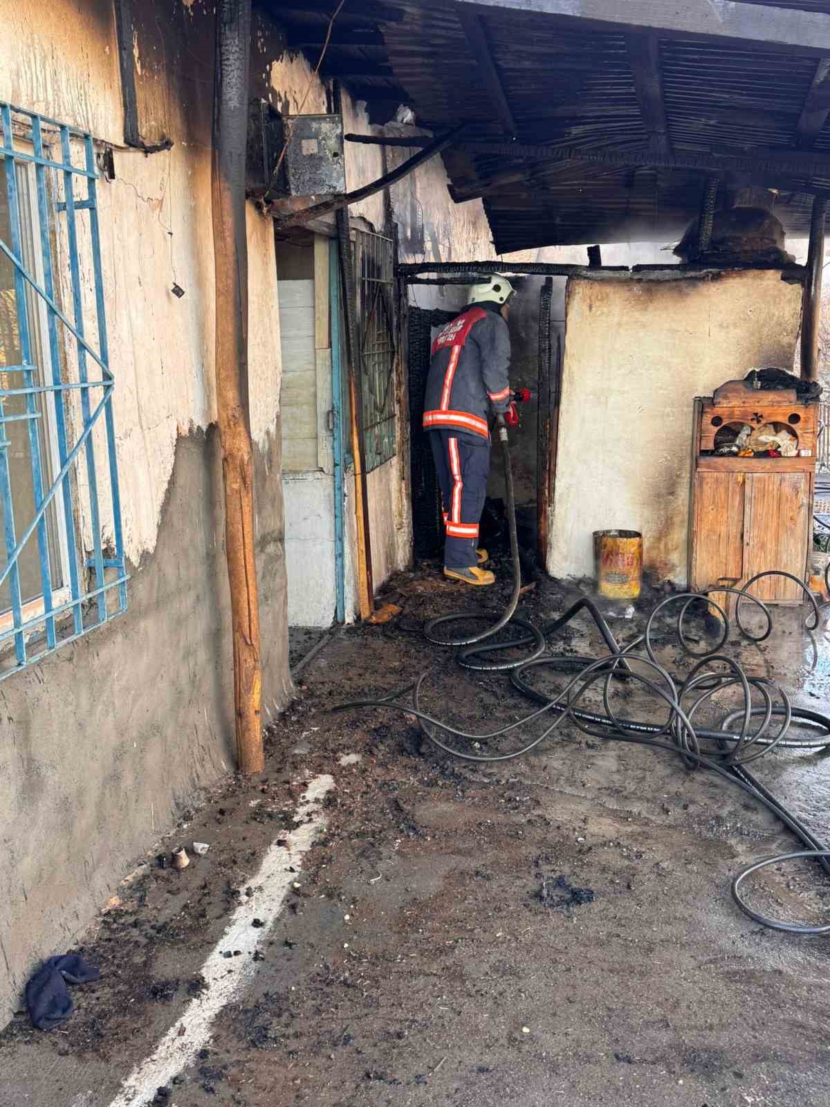 Malatya&rsquo;da ev yangını
