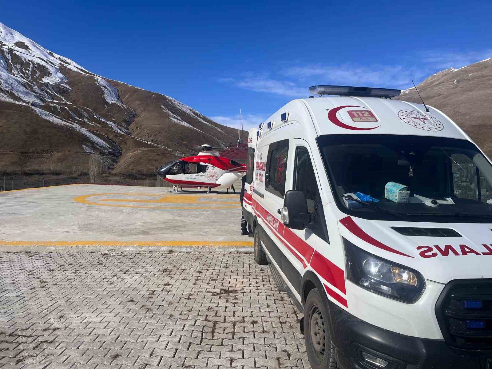 Ambulans helikopter 2 kez Bahçesaray’a uçtu