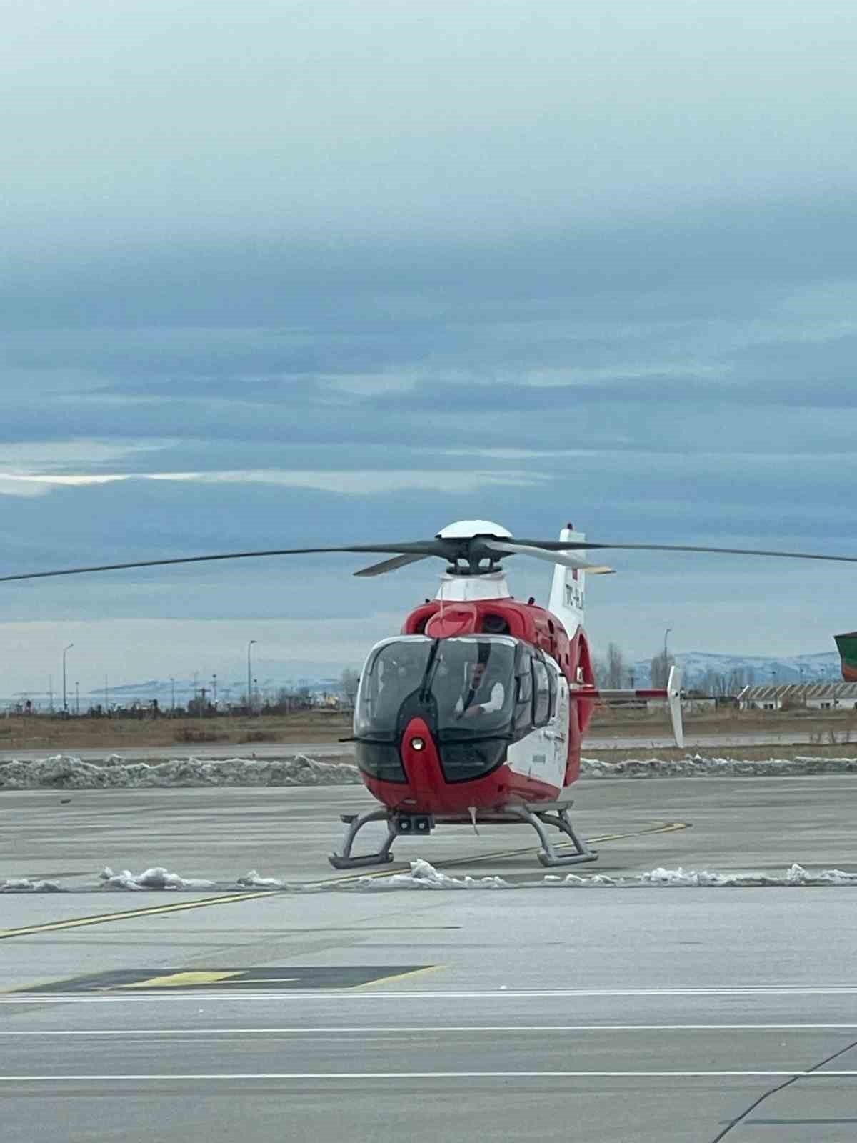 Ambulans helikopter 2 kez Bahçesaray’a uçtu
