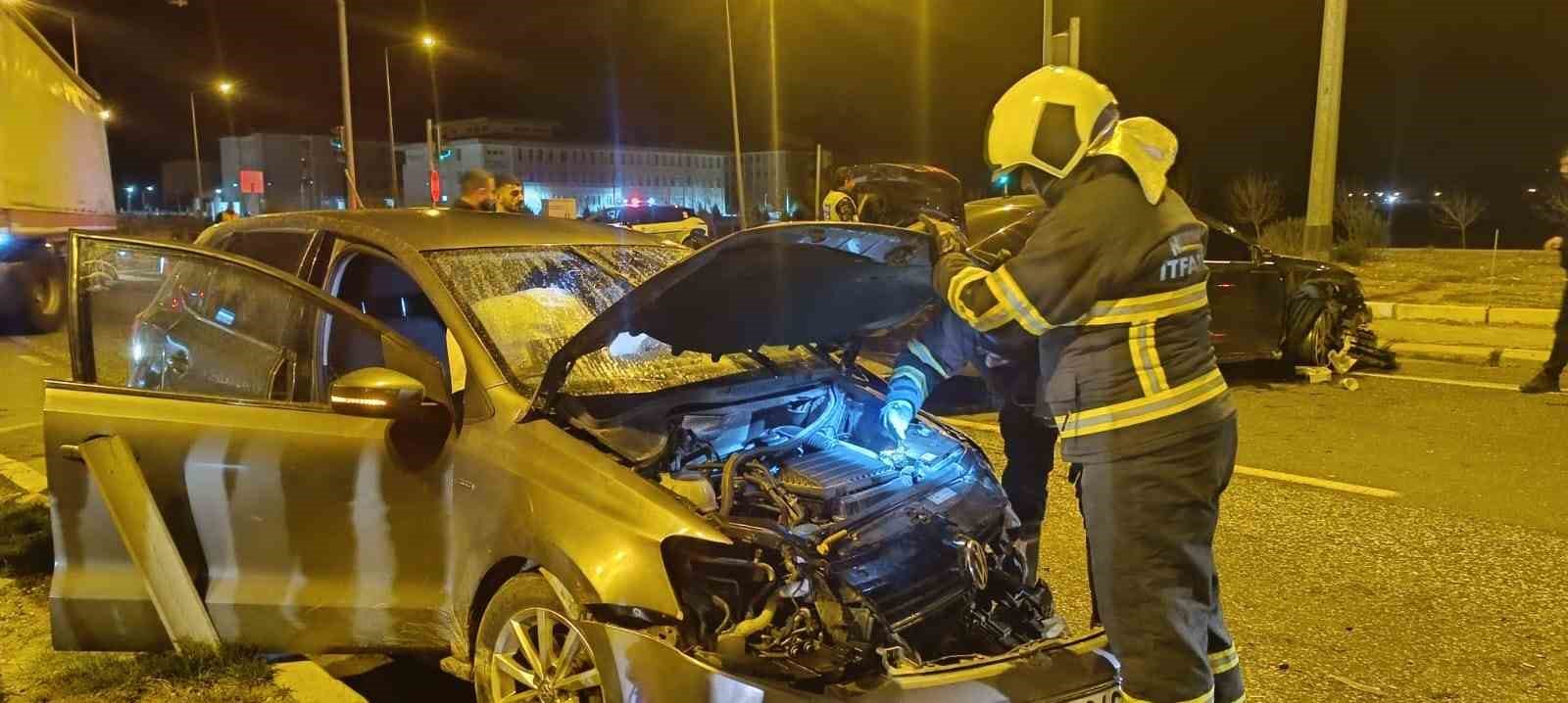 Mardin’de otomobiller çarpıştı
