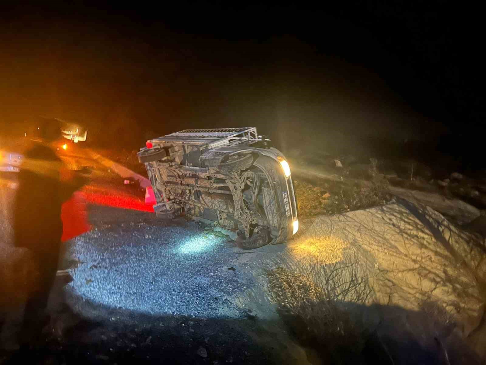 Kaza sonrası yardım i&ccedil;in yola &ccedil;ıkan s&uuml;r&uuml;c&uuml; ara&ccedil; &ccedil;arpması sonucu hayatını kaybetti
