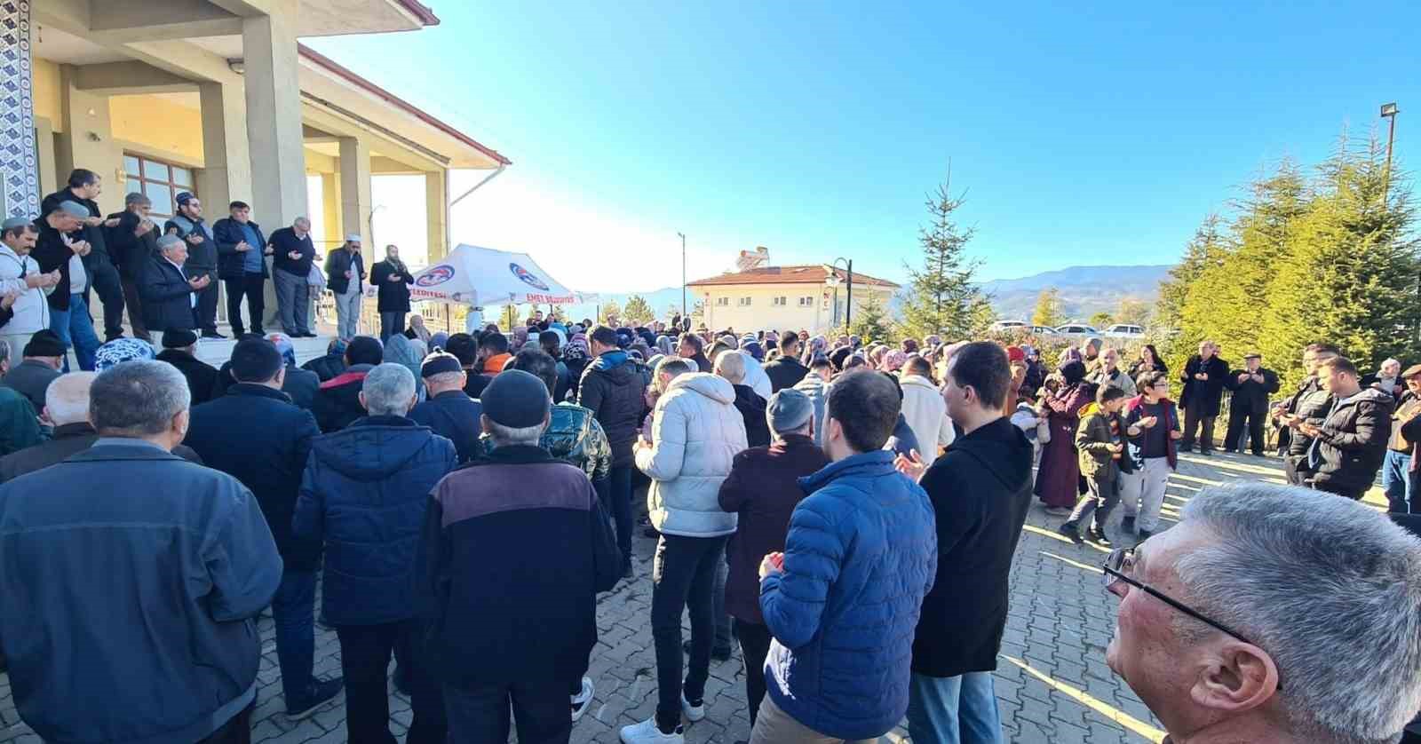 Emet’ten 25 kişilik umre grubu kutsal topraklara uğurlandı