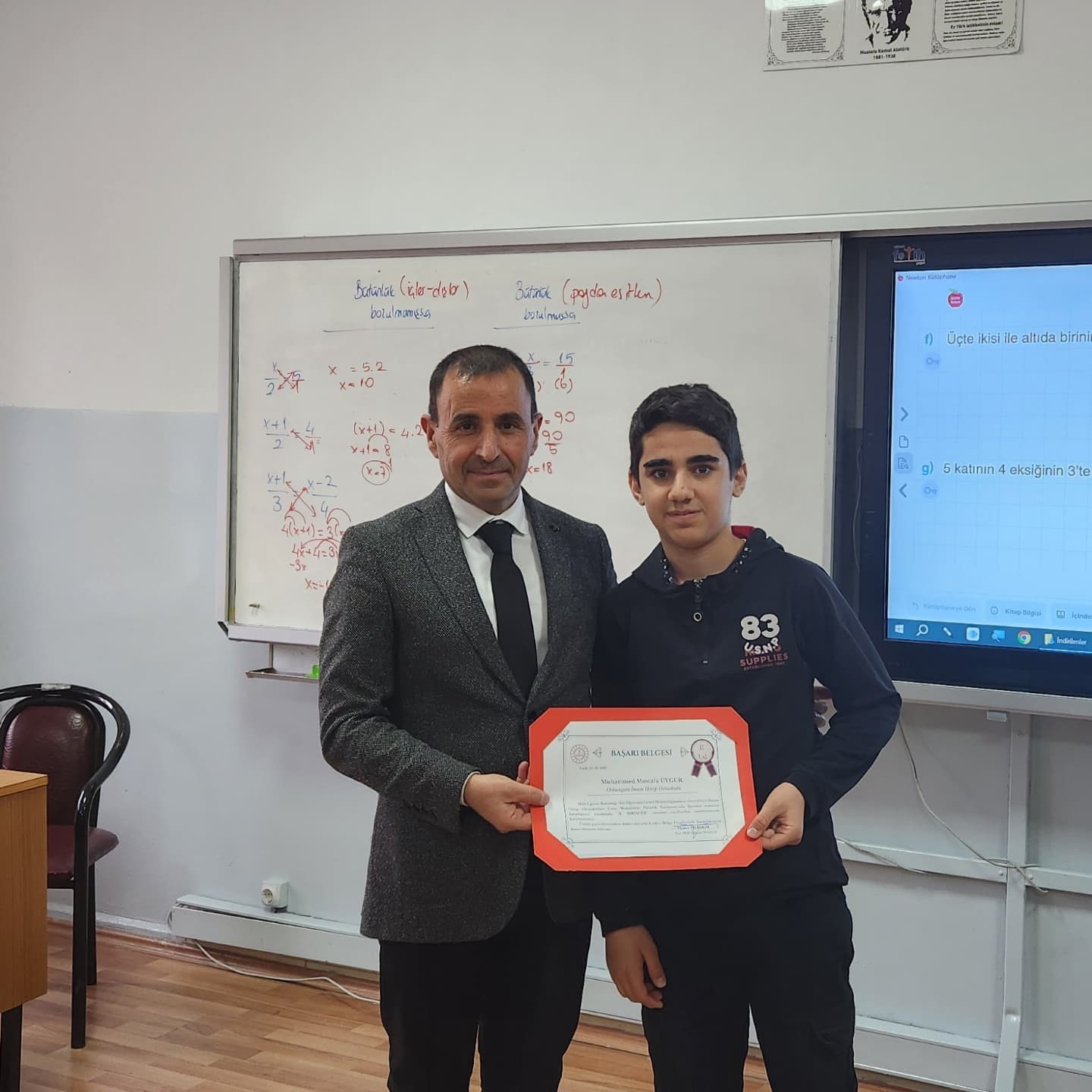 İl birinciliğini hak kazanan &ouml;ğrencilere hediye takdiminde bulundu
