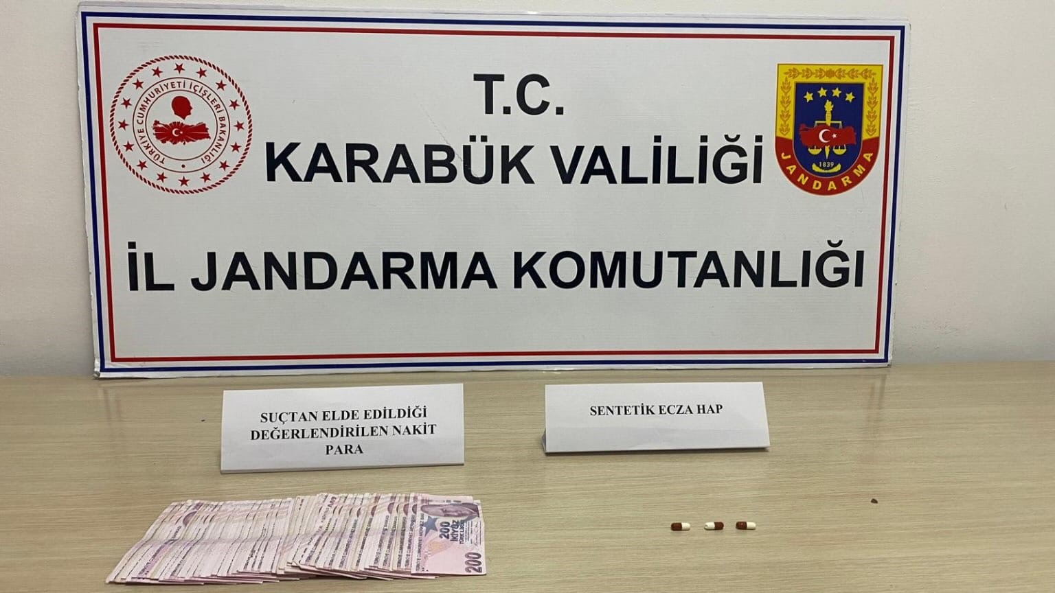 Jandarmadan uyuşturucu partisine baskın: 8 gözaltı
