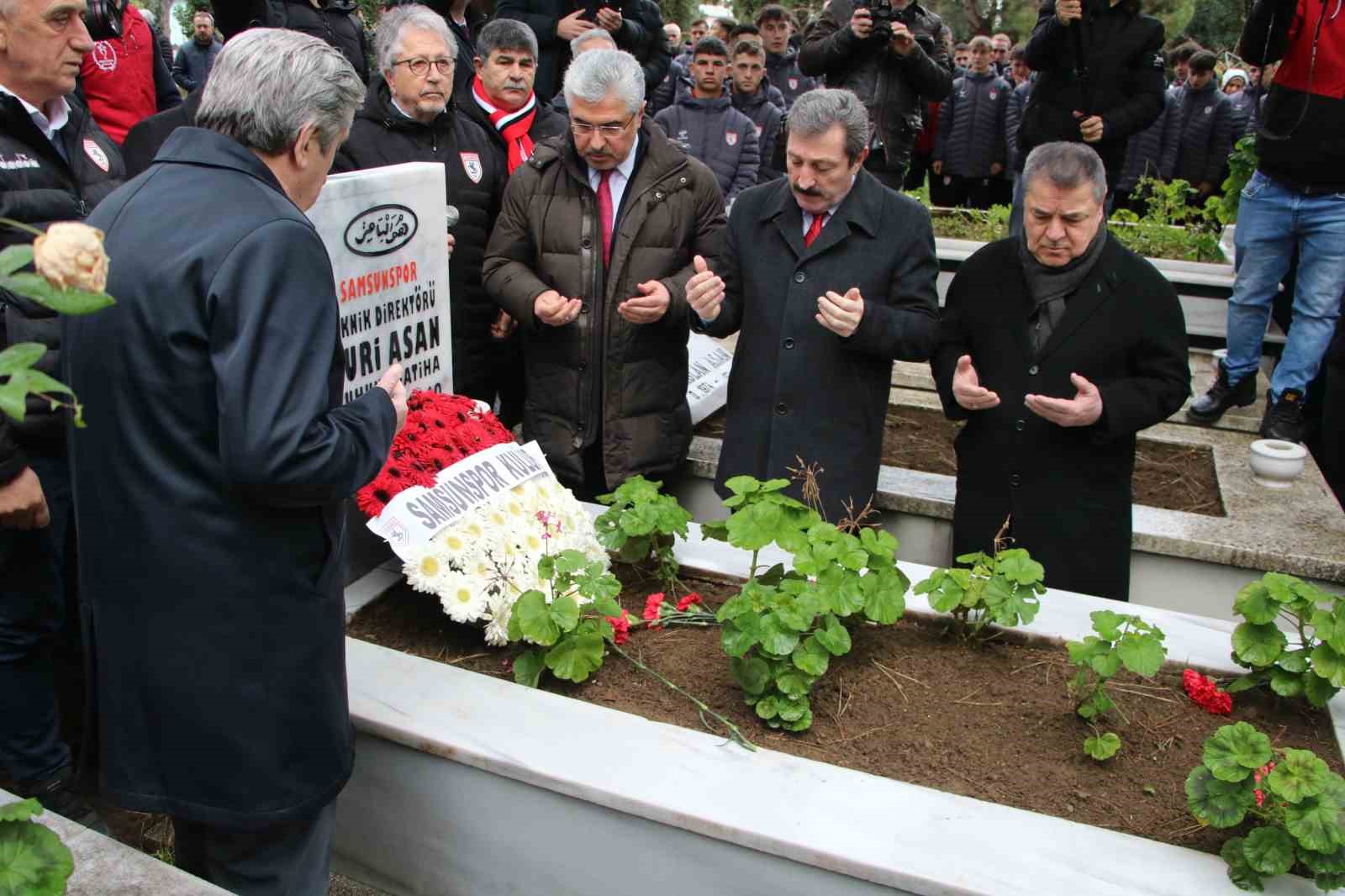 Samsunspor, 36 yıl önceki kazada ölen teknik adam ve futbolcuları andı
