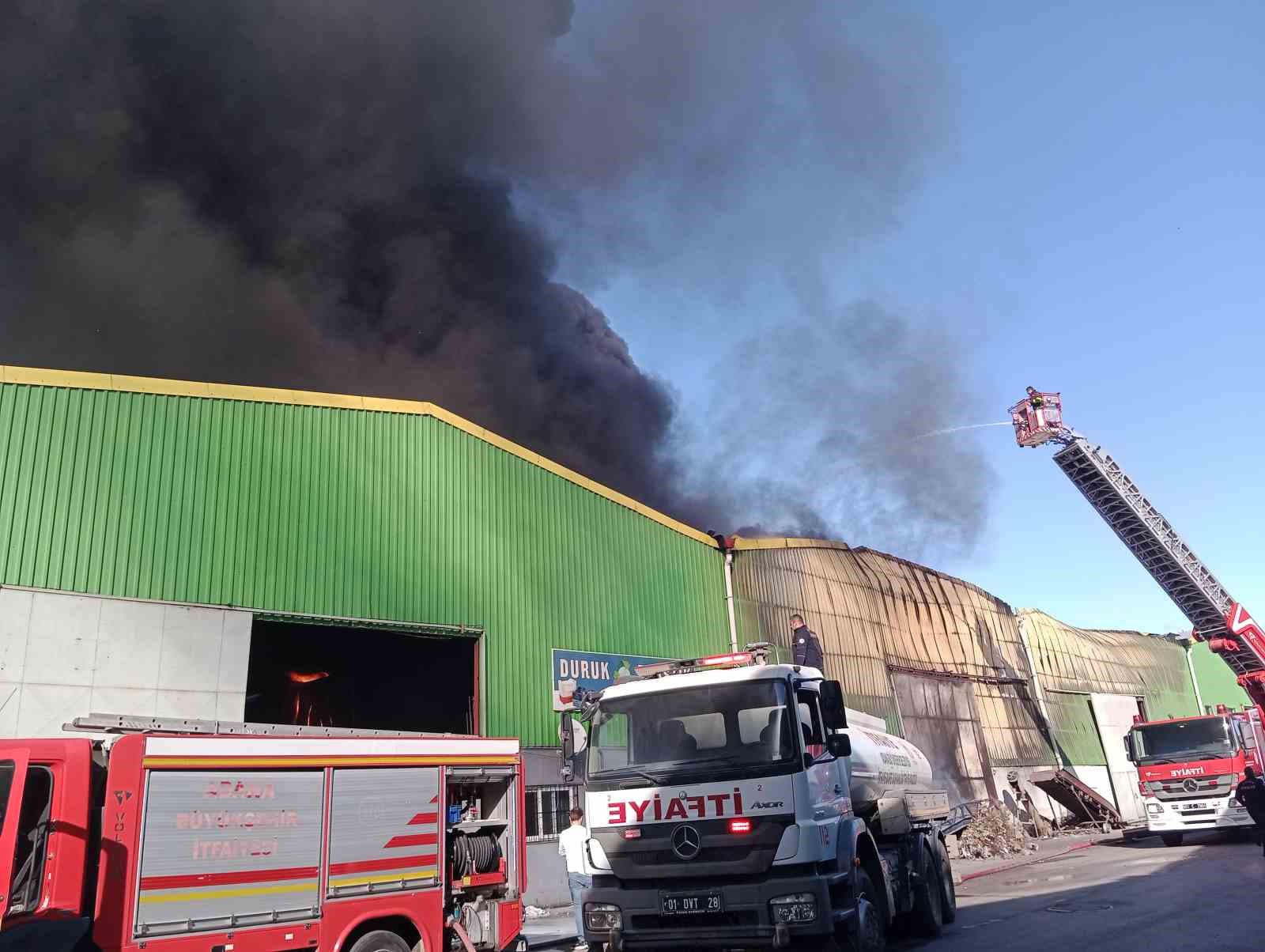 Adana’da geri dönüşüm fabrikasında yangın
