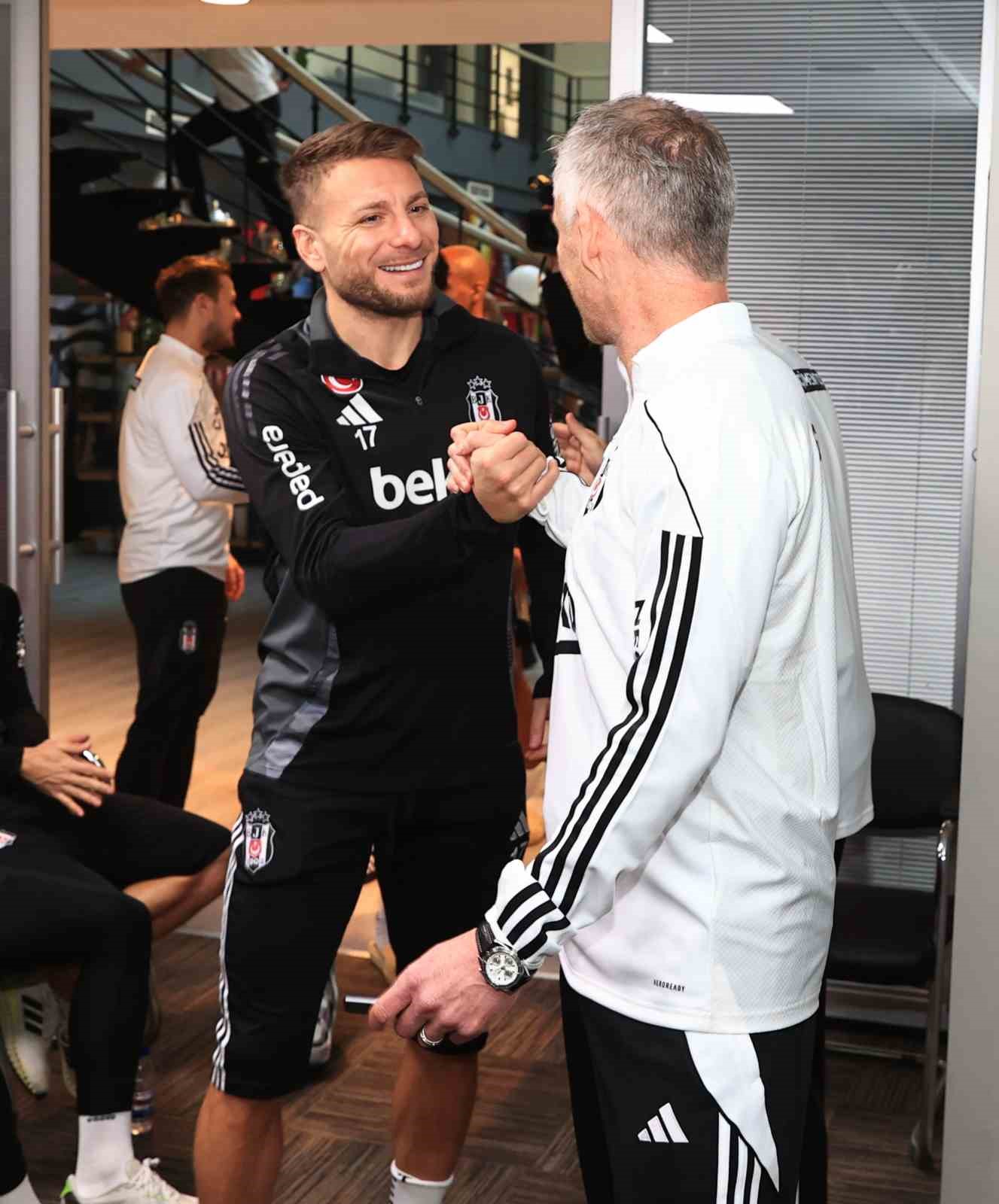 Beşiktaş’ta Başkan Serdal Adalı ile Ole Gunnar Solskjaer, takımla toplantı yaptı