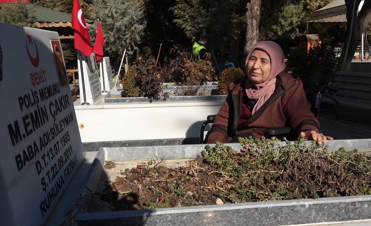 Malatya Şehitliği’nde kabirler rutin olarak temizleniyor
