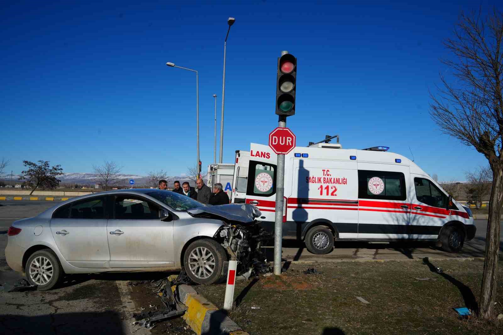 Muş’ta otomobiller çarpıştı: 6 yaralı