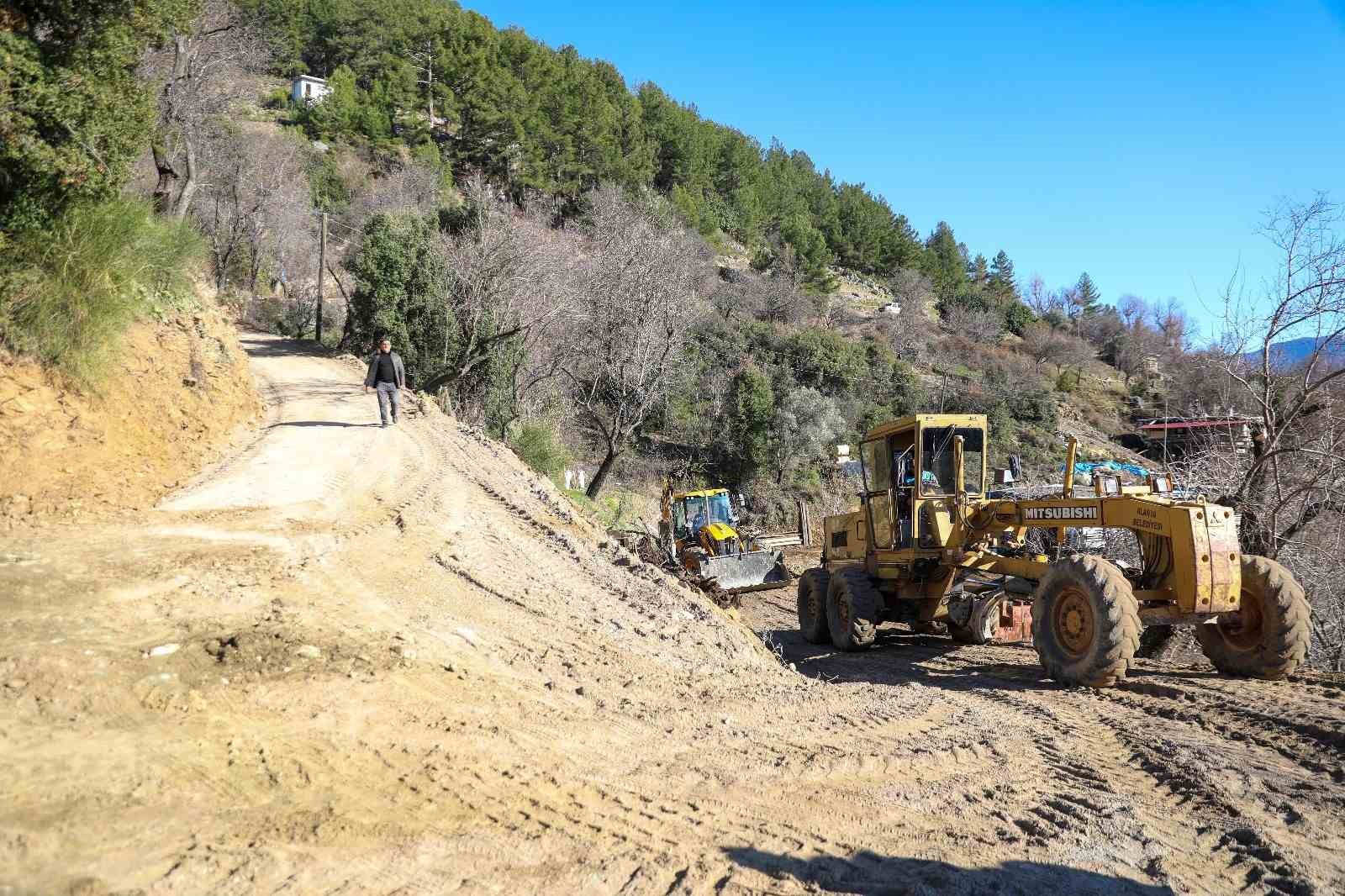 Alanya’da kırsal mahallelerin yol hasreti sona eriyor