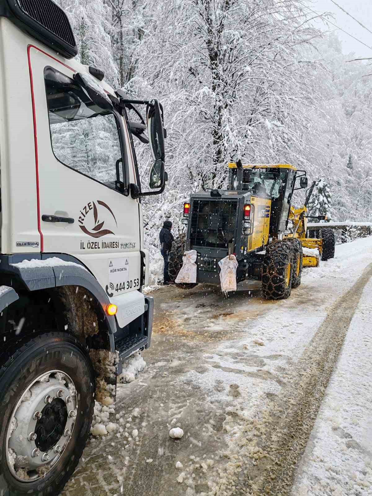 Doğu Karadeniz&rsquo;de 338 k&ouml;y yolu kar nedeniyle ulaşıma kapandı
