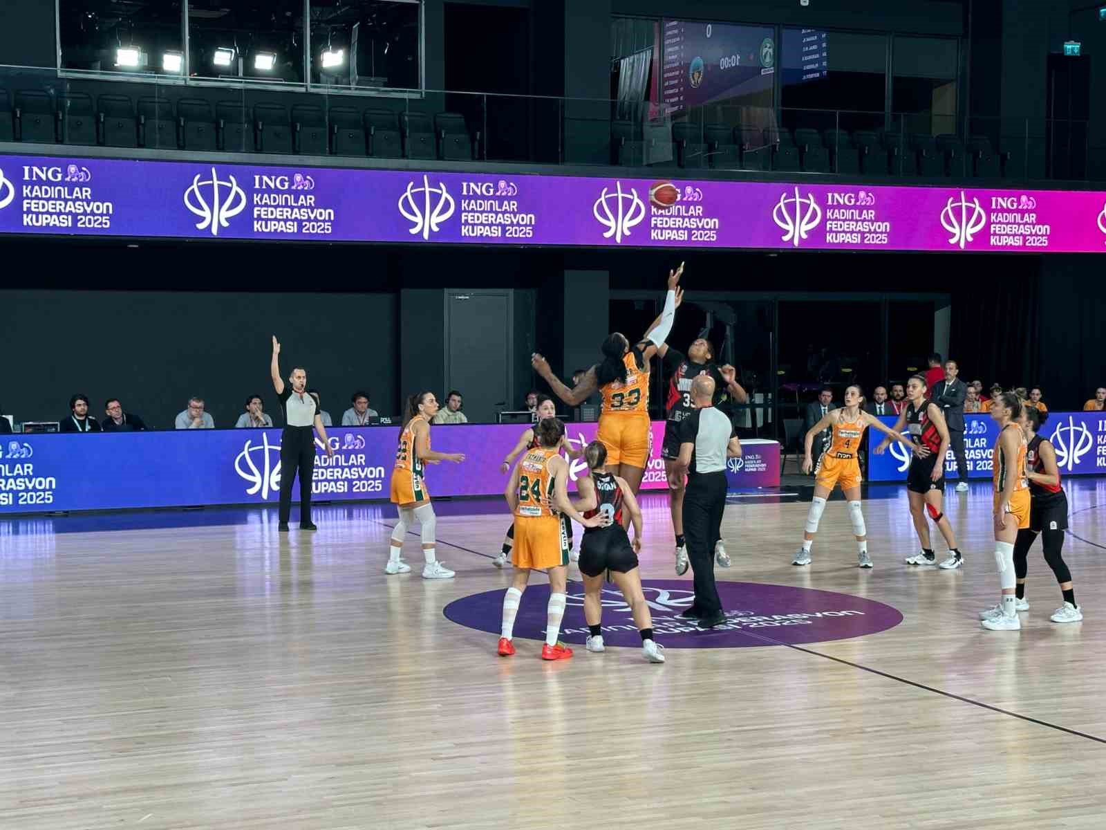 Manisa&rsquo;nın tek kadın basketbol takımından b&uuml;y&uuml;k başarı
