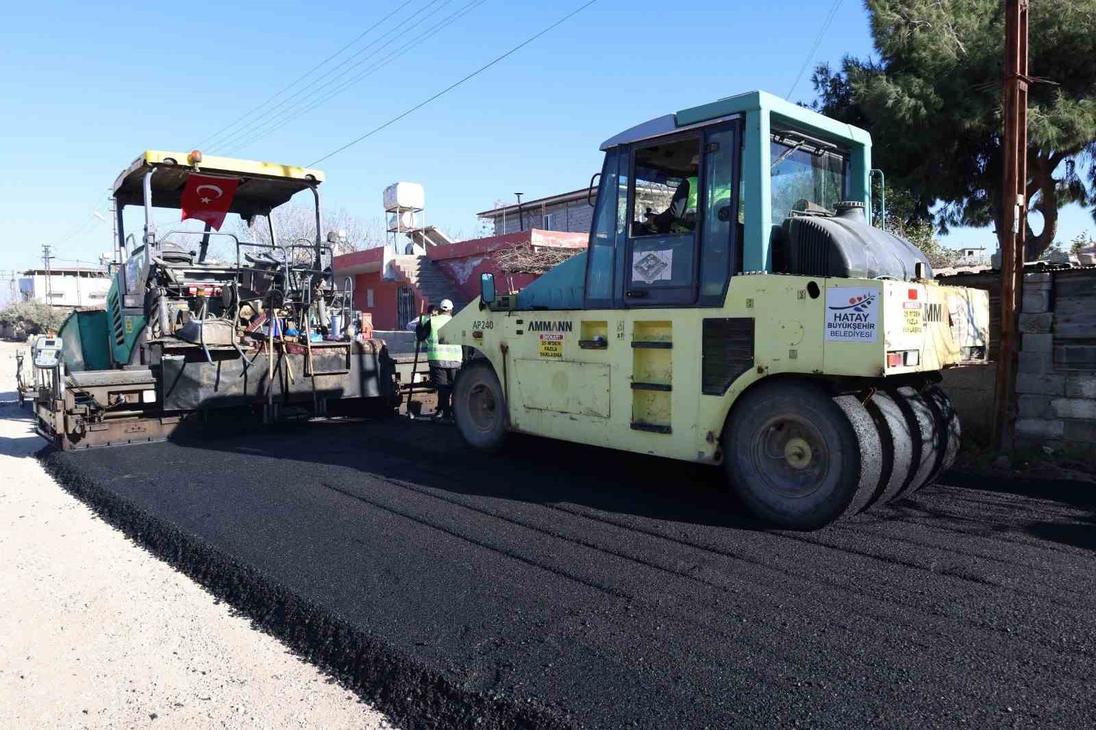 Kumlu&rsquo;da ana caddeler asfaltlanıyor
