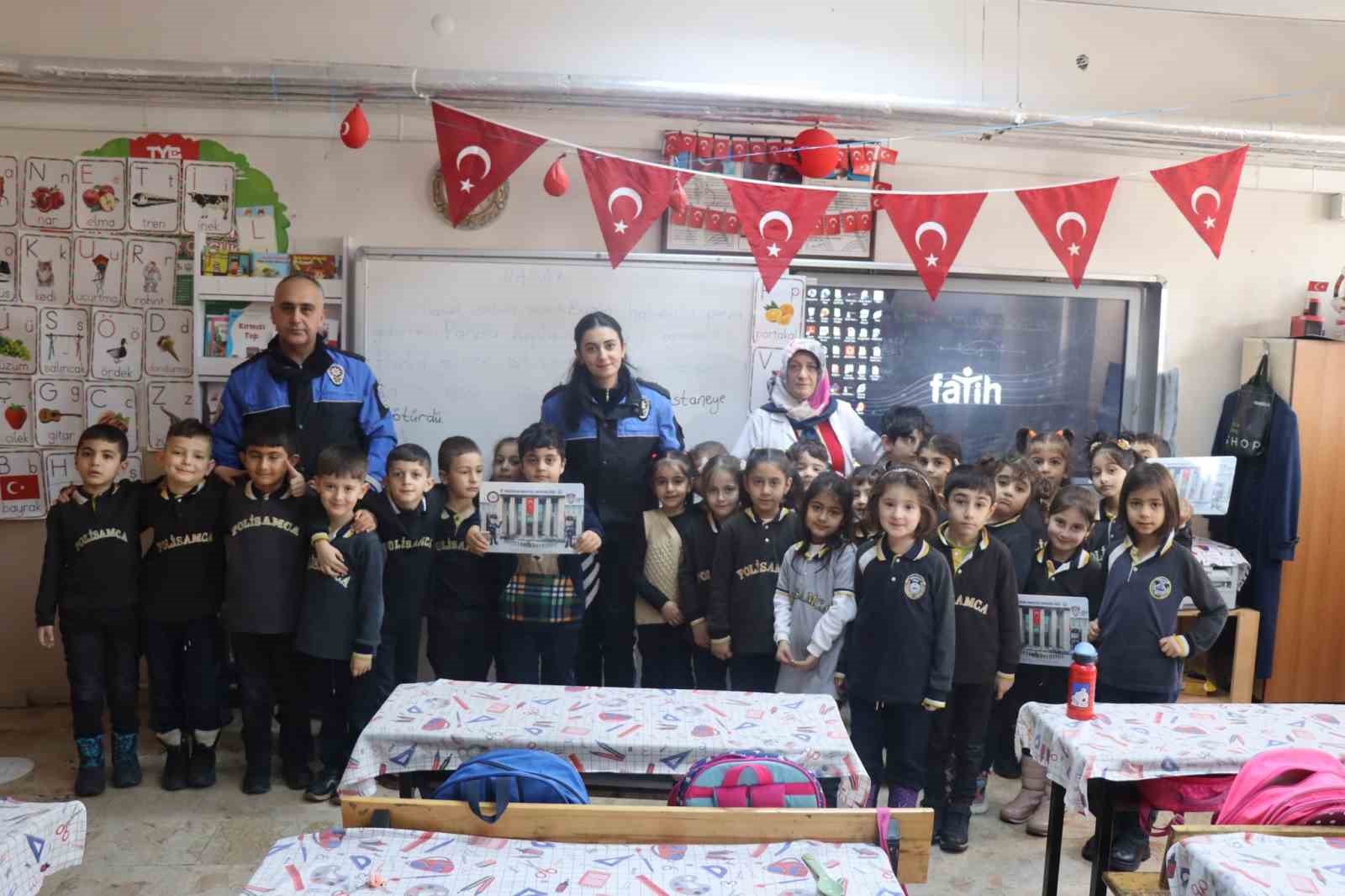 Polis 4 bin 871 öğrenciye ulaştı