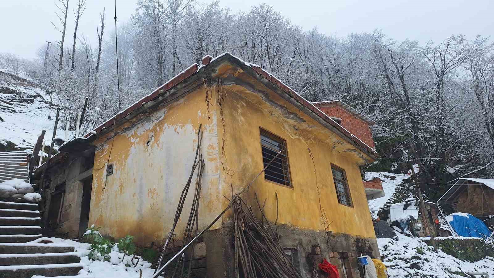 6 yıl evli kaldı, eşinin vefatıyla baba evinde bir ömür geçirdi