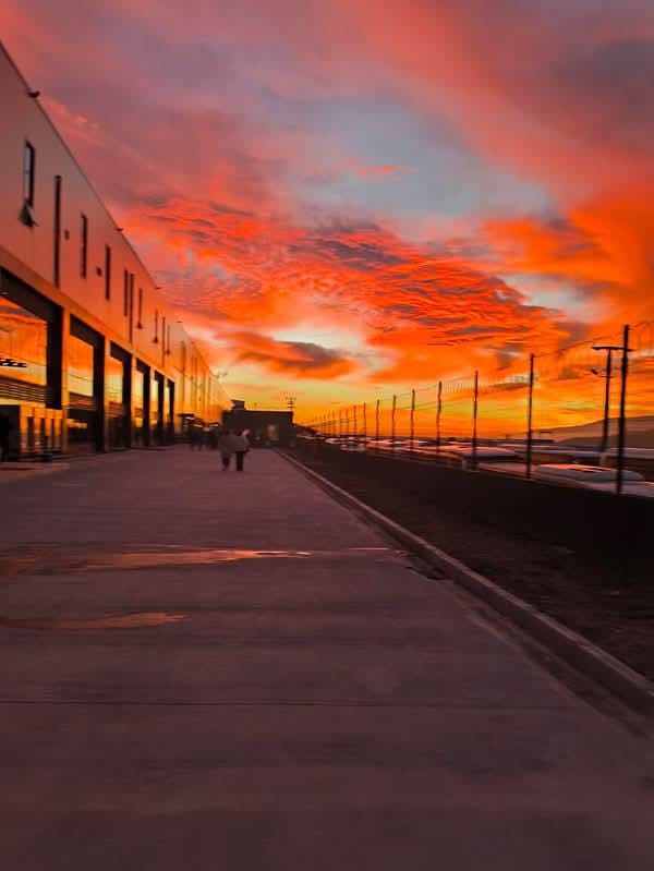 Tavşanlı&rsquo;da kızıl şafak g&ouml;ky&uuml;z&uuml;n&uuml; renklendirdi
