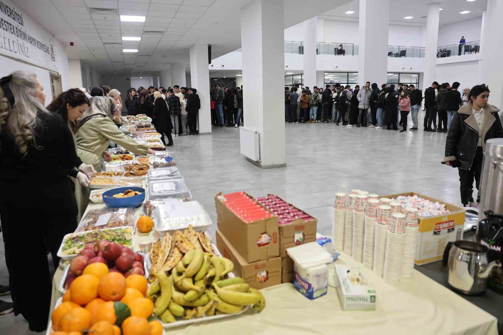 Fırat Üniversitesinden Türkiye’ye örnek etkinlik: Sınav haftasında 50 çeşit lezzet, öğrencilere moral oldu