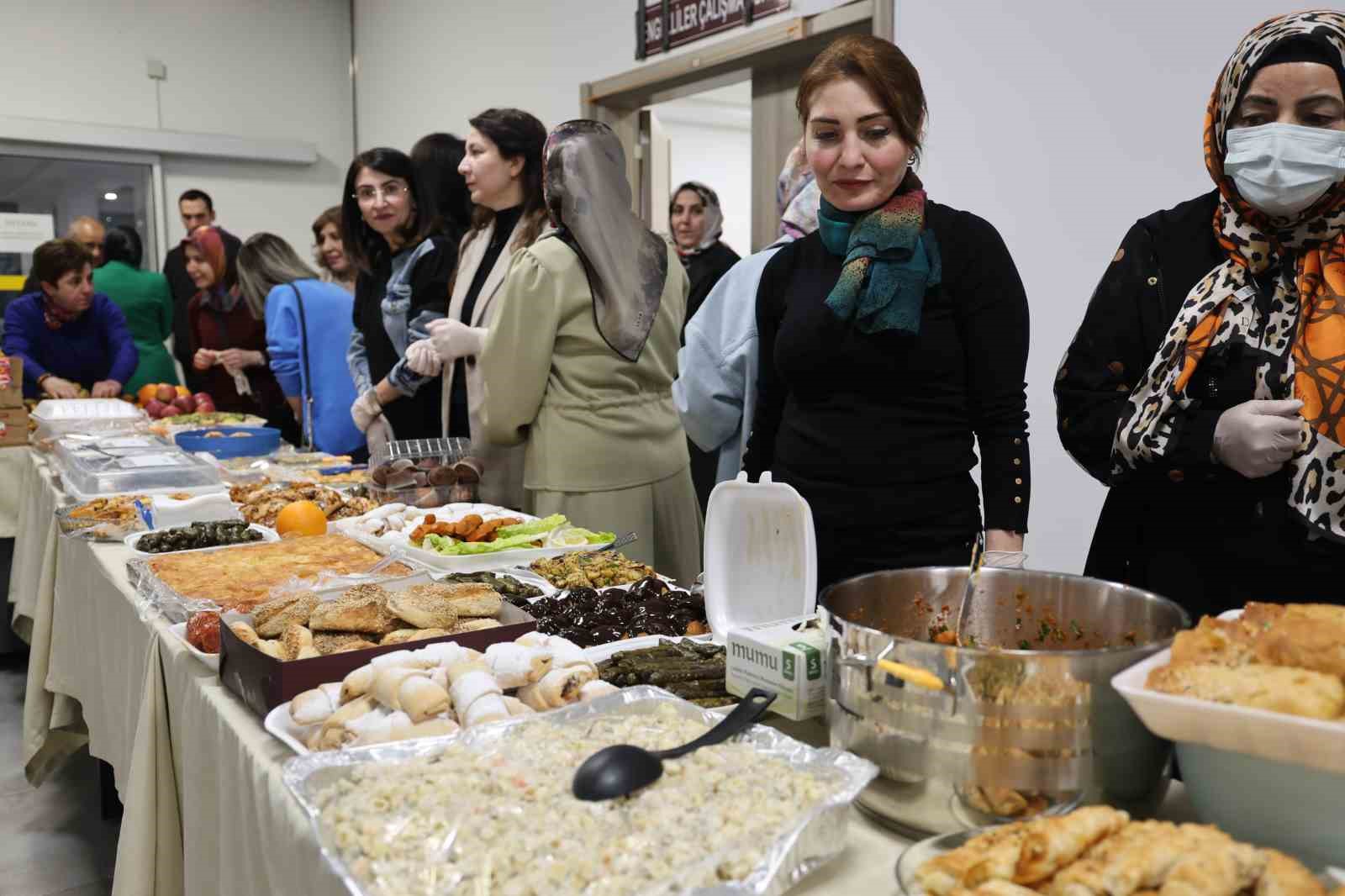 Fırat Üniversitesinden Türkiye’ye örnek etkinlik: Sınav haftasında 50 çeşit lezzet, öğrencilere moral oldu