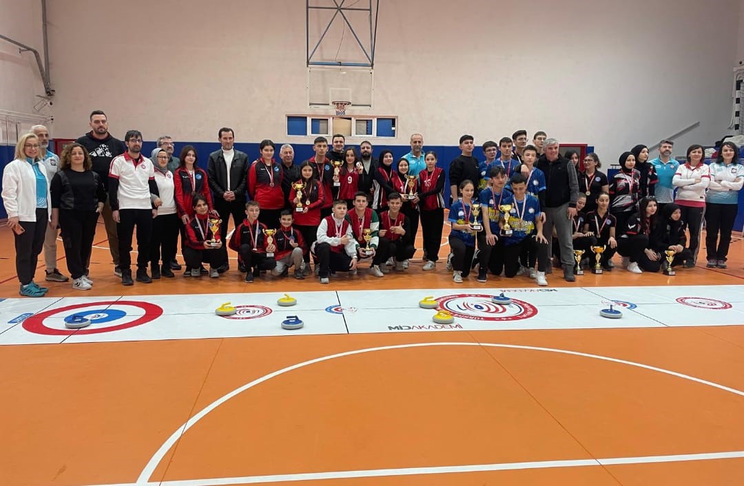 Balıköy Anadolu Lisesi Curling takımları büyük başarıya imza attı