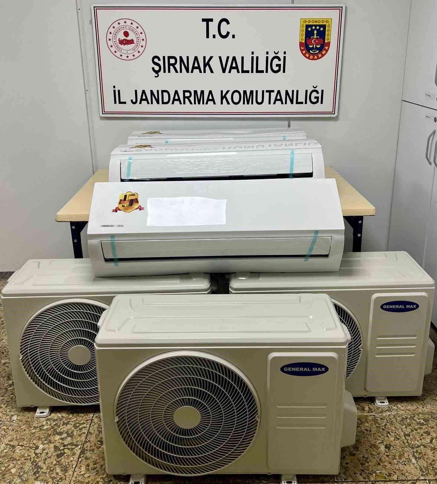 Jandarma yaklaşık 4 milyon liralık kaçakçılığı önledi: 43 gözaltı
