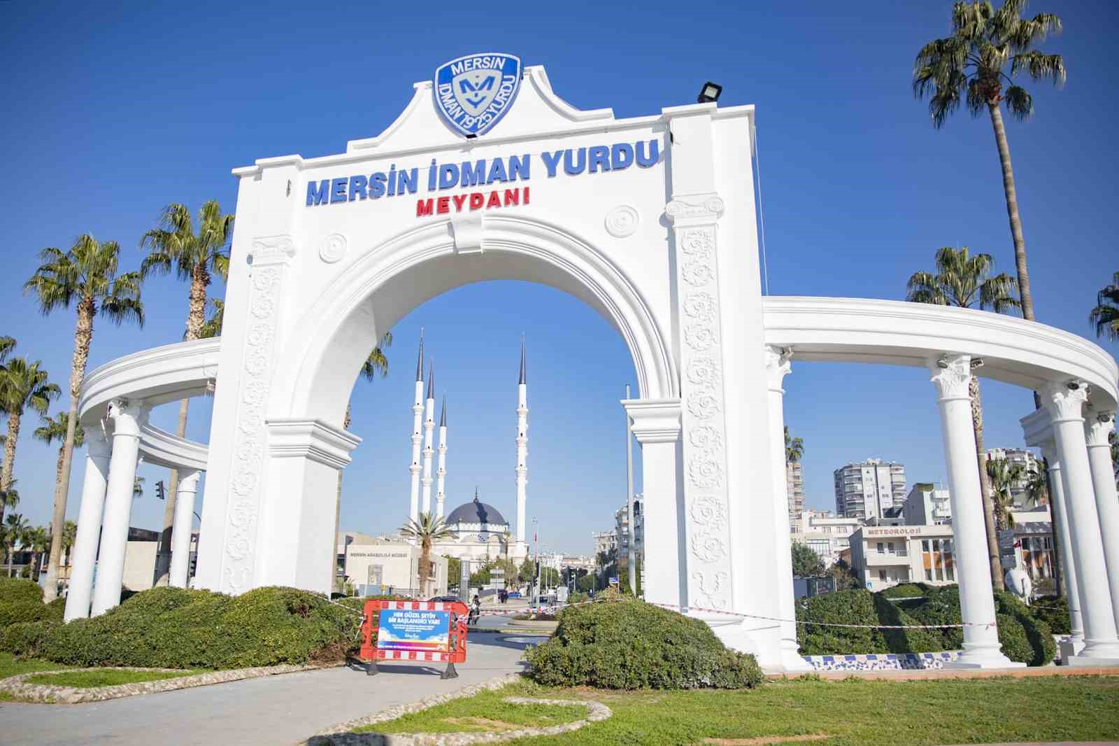 Mersin’de taraftar maydanları yenileniyor