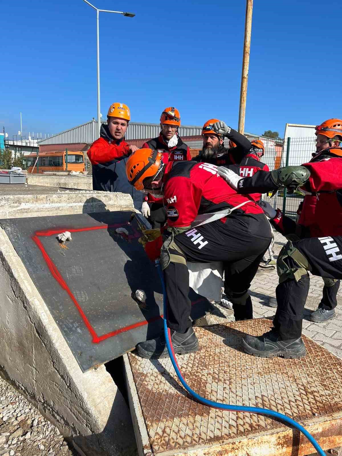 İzmir İHH Arama Kurtarma, AFAD’da Orta Akredite oldu