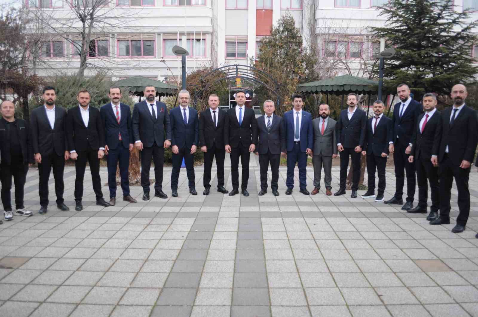 Emrah &Ouml;ngel adaylığını a&ccedil;ıkladı
