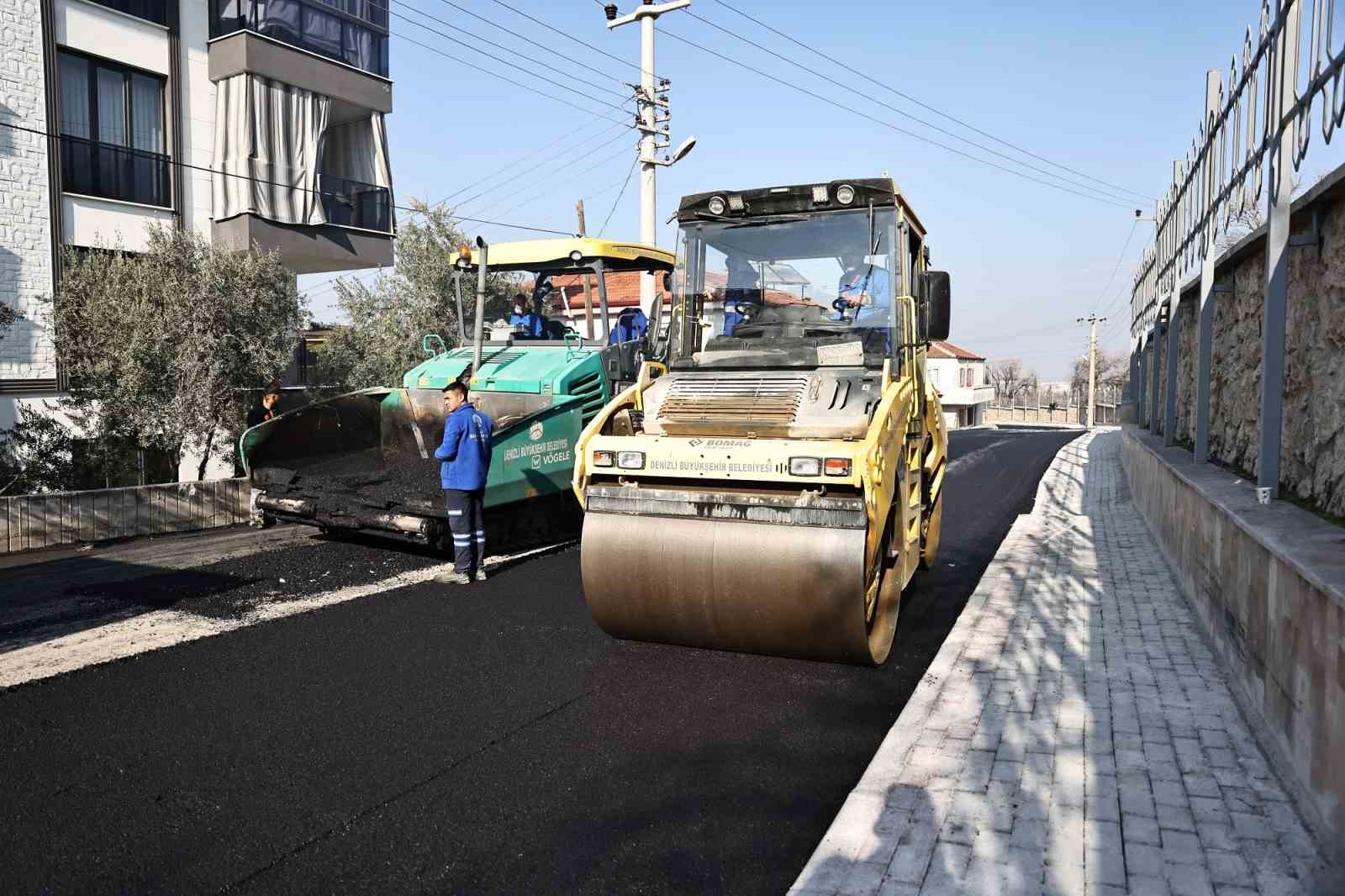 Denizli Büyükşehir Belediyesinin yol yapım çalışmaları hız kesmeden devam ediyor
