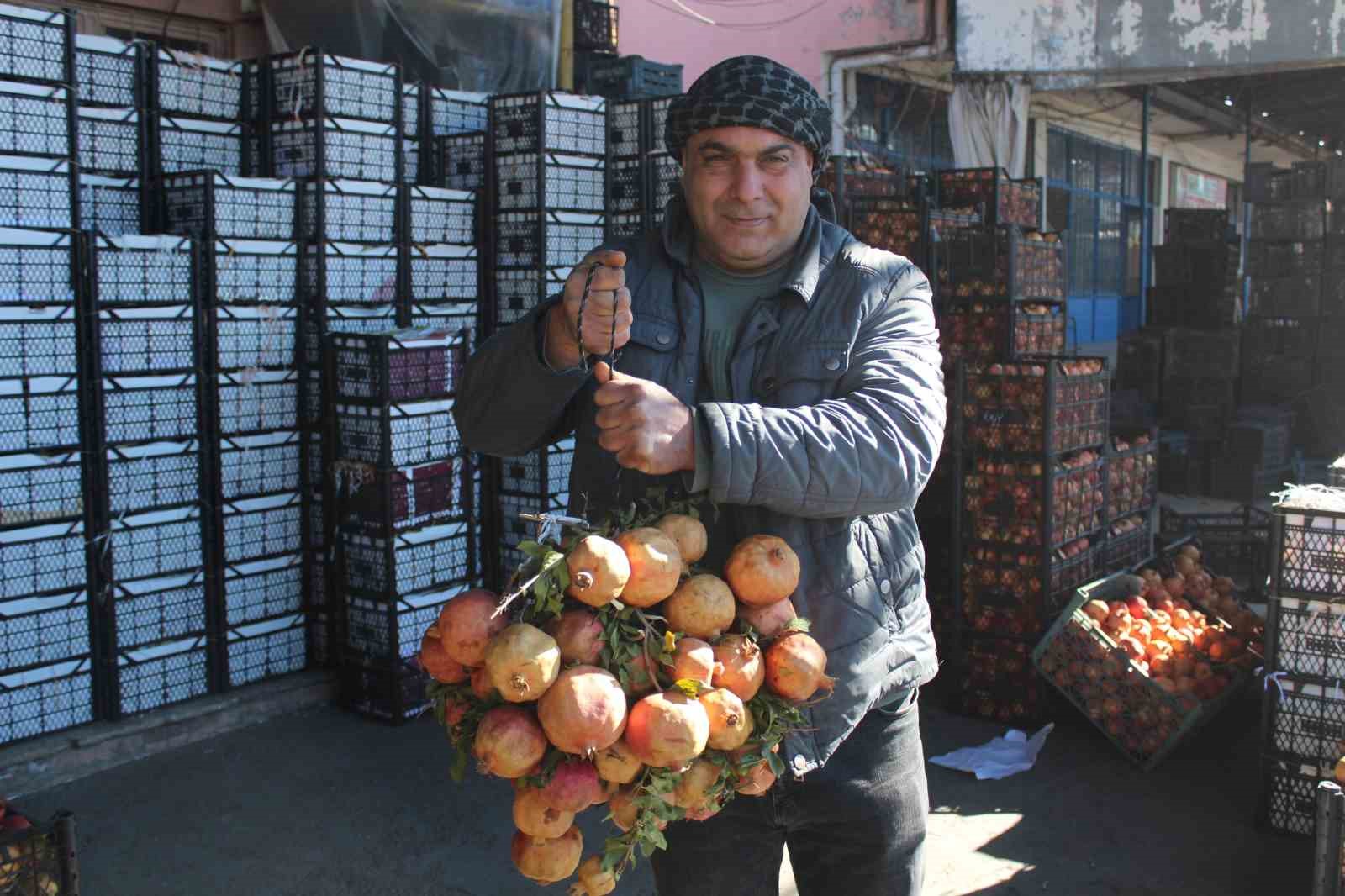 Kendine has lezzetiyle bilinen &quot;Zivzik&quot; narı kilosu 30 liradan satılıyor